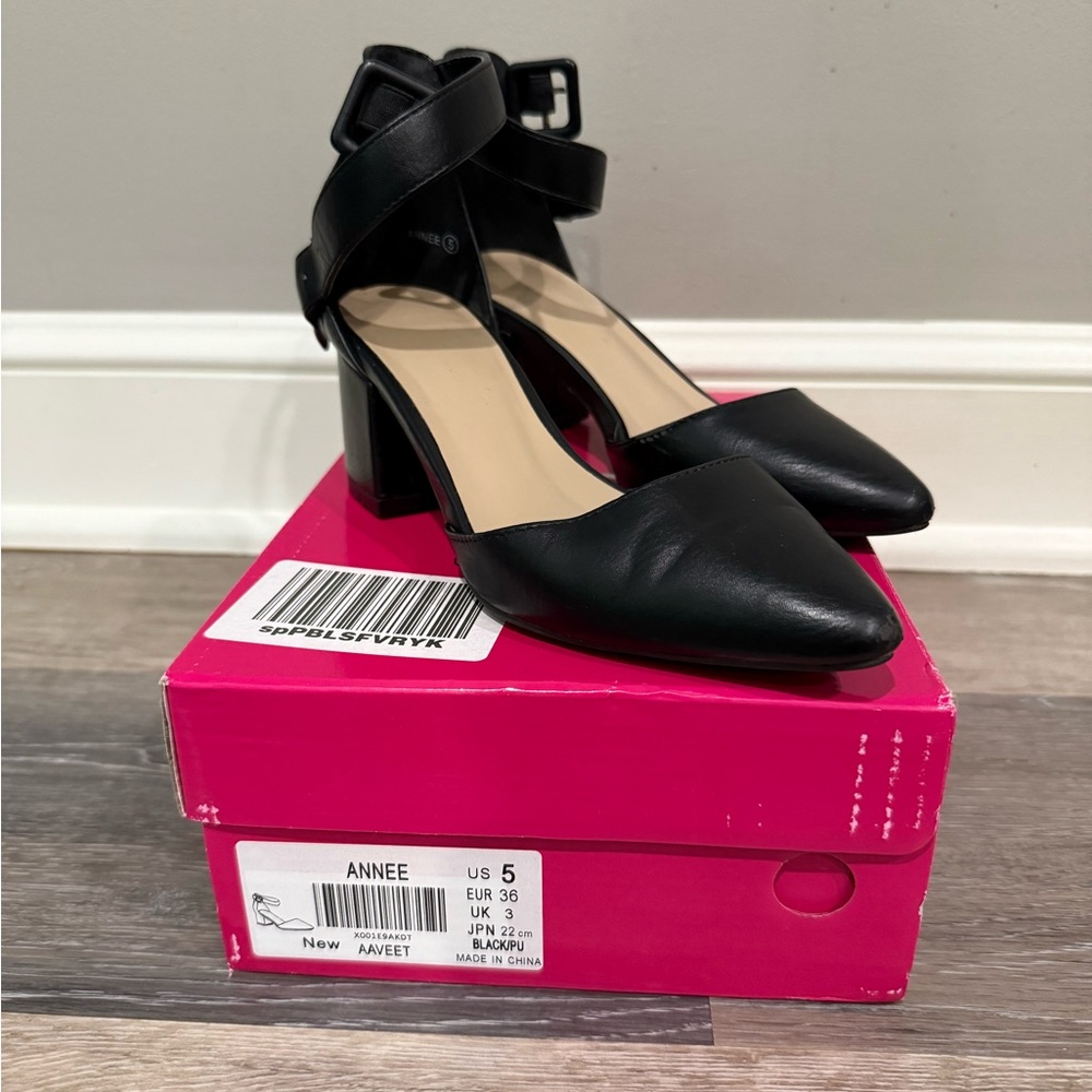 Dream Pairs Black Pumps